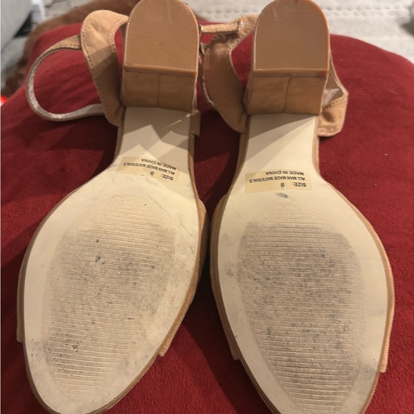 Qupid Floral Embroidered Block Heels Size 9 Tan Boho - Picture 5 of 5